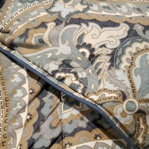 Pottery Barn Queen Comforter + 2 Standard Shams